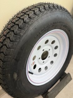 Kenda Karrier KR53 ST205/75D15 Trailer Tire on 15″ White Mod Wheel, 5×4.5